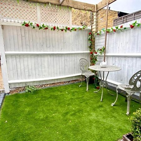 Modern And Cosy Studio Flat 런던 외부 사진