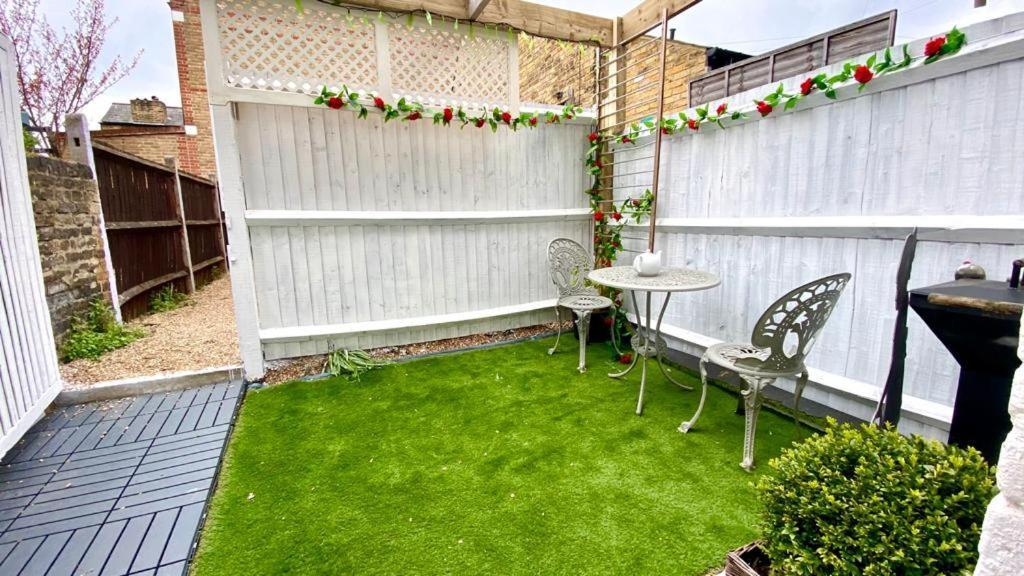 Modern And Cosy Studio Flat 런던 외부 사진